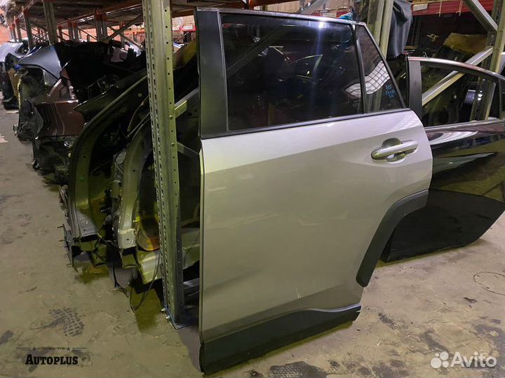 Левая дверь для Toyota RAV4 50