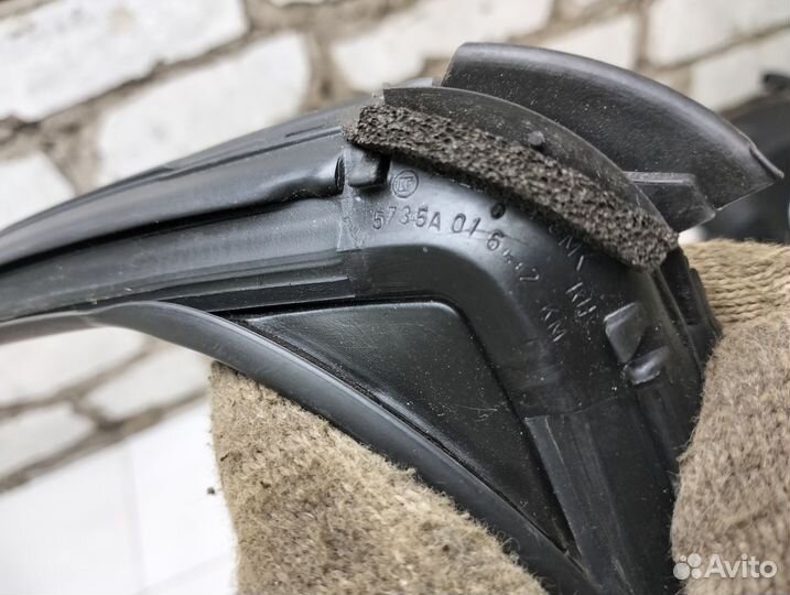 Уплотнитель стекла двери Citroen C-Crosser