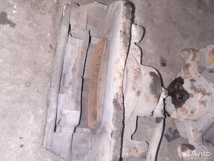 Передний суппорт mazda 626 GE