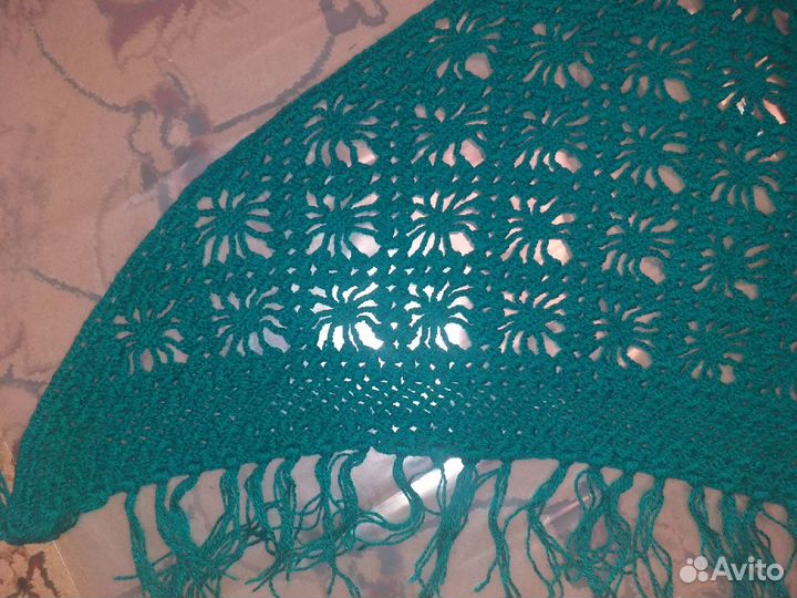 Шаль-треугольник из пряжи новая