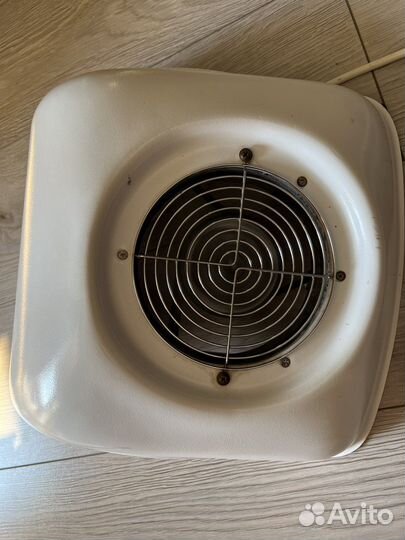 Маникюрная вытяжка