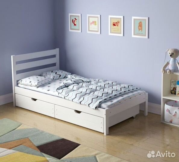 Кровать из массива