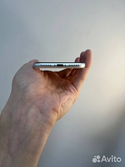 iPhone SE (2020), 64 ГБ