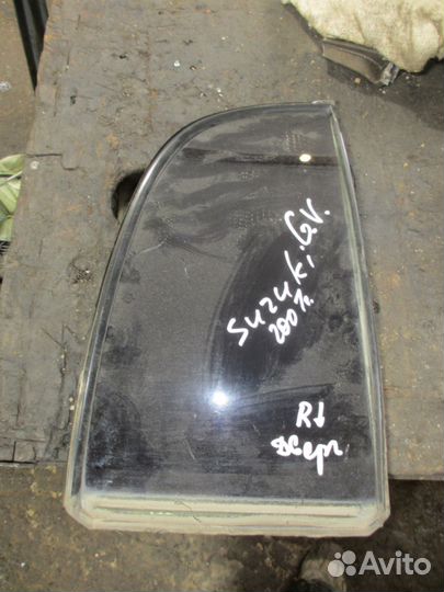 Форточка задняя правая Suzuki Grand Vitara