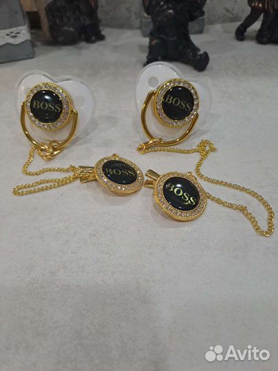 Соска пустышка с короной и стразами