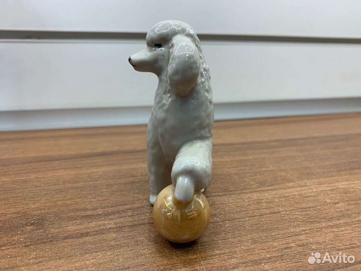 Статуэтка Дулево «Пудель с мячом» Дулево