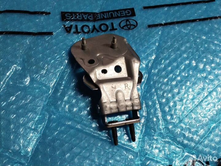 Петля багажника Хайлендер правая NEW 2010-2013