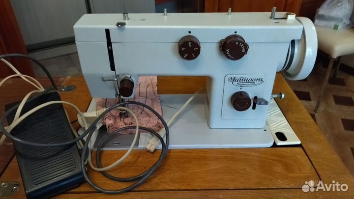 Швейная машинка чайка 143
