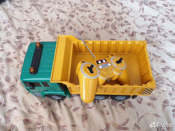 Грузовик самосвал на радиоуправлении