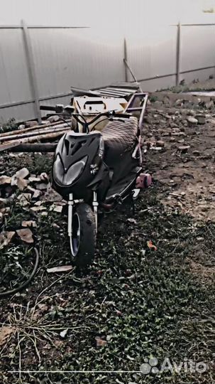 Продам скутер,на бодром ходу с документами