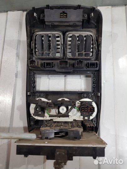 Накладка центральной консоли Hyundai Accent LC