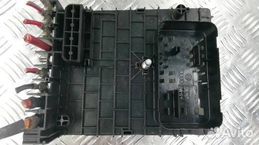 Блок предохранителей volkswagen passat B7 (TEA12M1