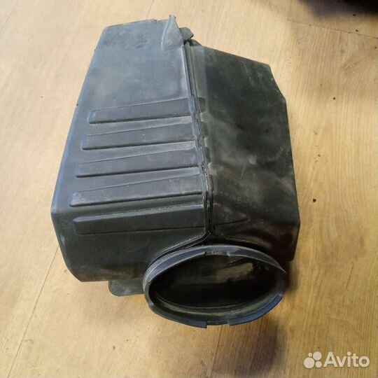 Резонатор воздушного фильтра Рено меган 2