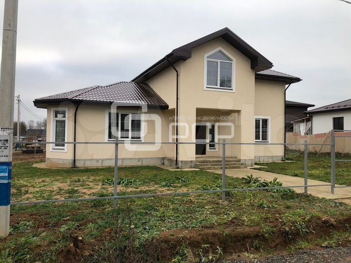 Коттедж 186,4 м² на участке 7 сот.