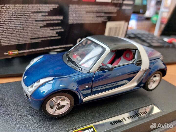 Коллекционная модель Smart Roadster 1:24