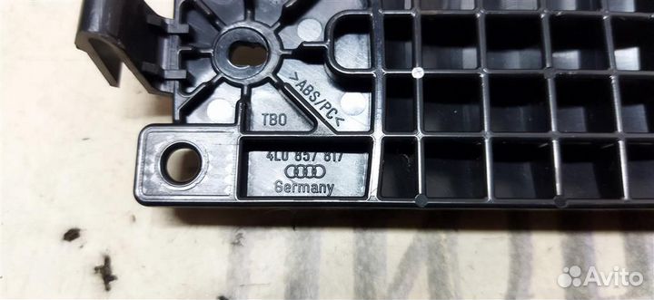 Кронштейн (сопут. товар) Audi Q7 2005