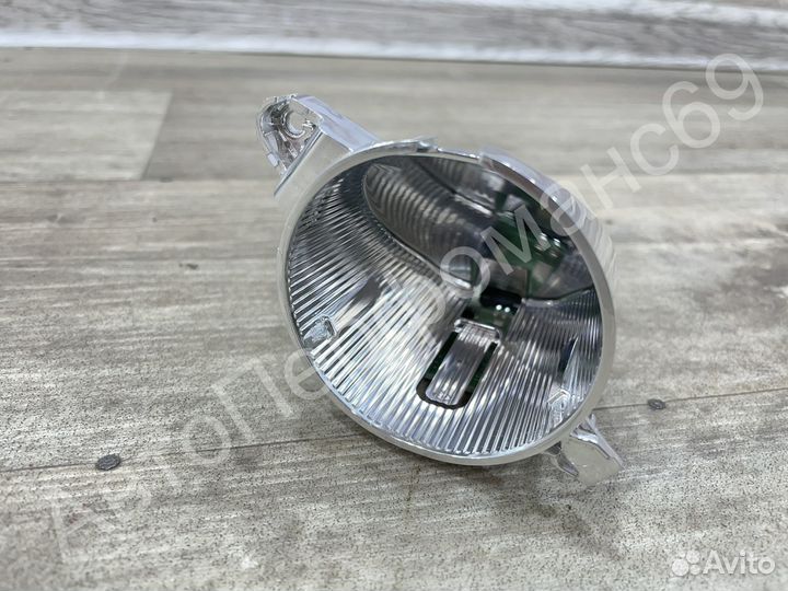 Светодиодный габарит левой фары Mercedes E c207