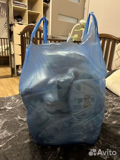 2 пакета памперсов