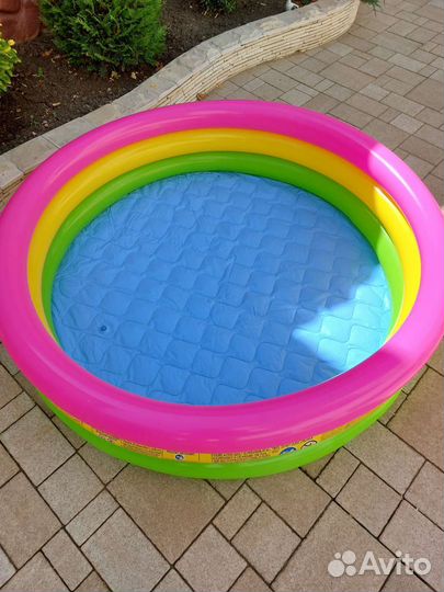 Надувной бассейн