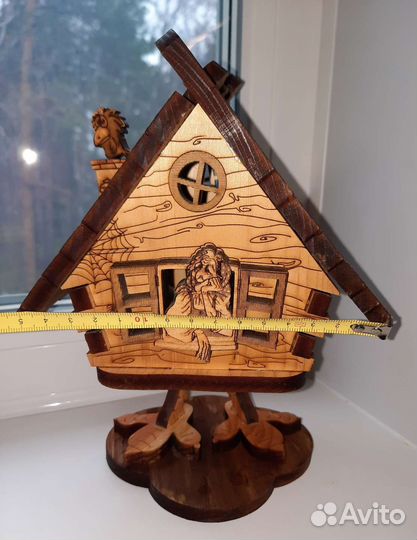 Избушка деревянная