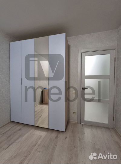 Зеркальный шкаф