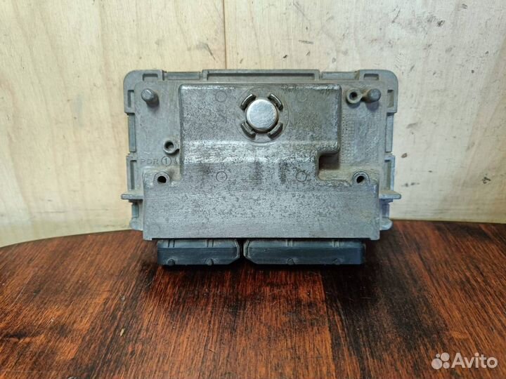 Блок управления двигателем Skoda Fabia 2 (5J)