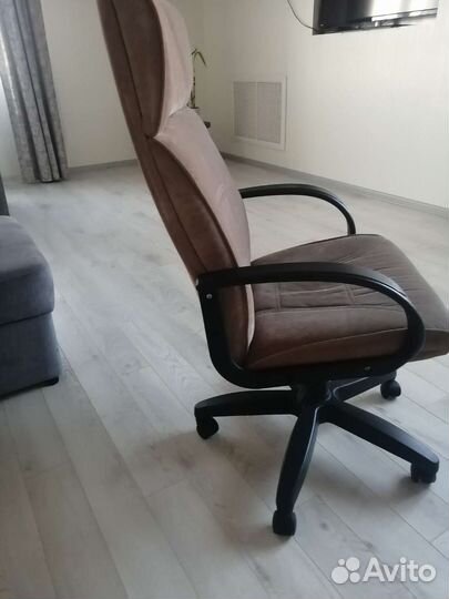 Офисное кресло