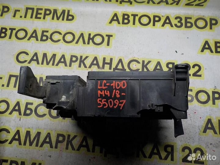 Блок предохранителей Toyota Land Cruiser 100 1998