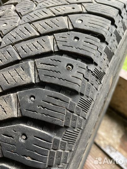Continental ContiIceContact 4x4 215/70 R16