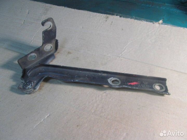 Петля капота правая Volkswagen Tiguan 1 2008