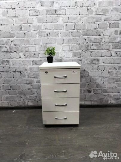 Тумба на колёсах, приставная, с замком