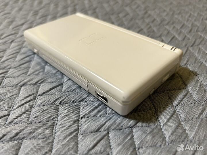 Nintendo DS Lite + R4 2Гб