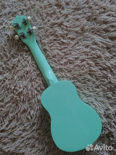 Укулеле Belucci в бирюзовом цвете