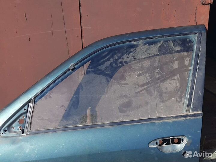 Nissan Primera Р11 стекло передней левой двери