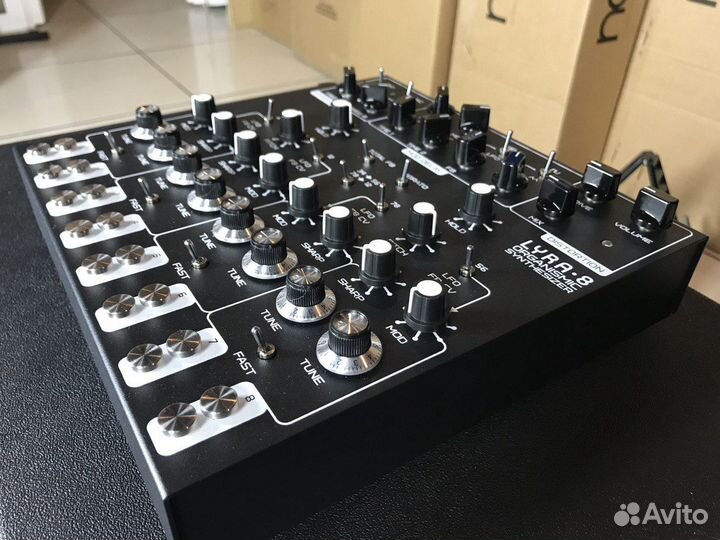Soma Lyra-8 Synth Black Beast