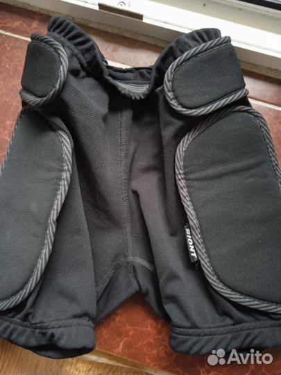 Защитные шорты для фигурного катания