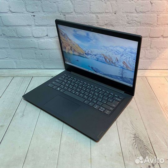 Ноутбук Lenovo новый SSD / AMD