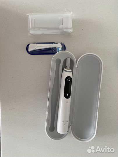 Электрическая зубная щетка Oral-B iO 7 White Alaba