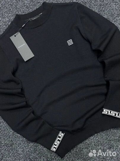 Три свитера: Givenchy, Hermes, Calvin Klein