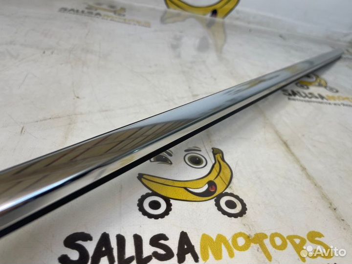 Молдинг стекла передний левый Volkswagen Touareg