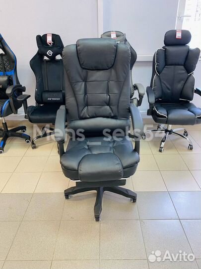 Компьютерное офисное кресло с подножкой и массажем