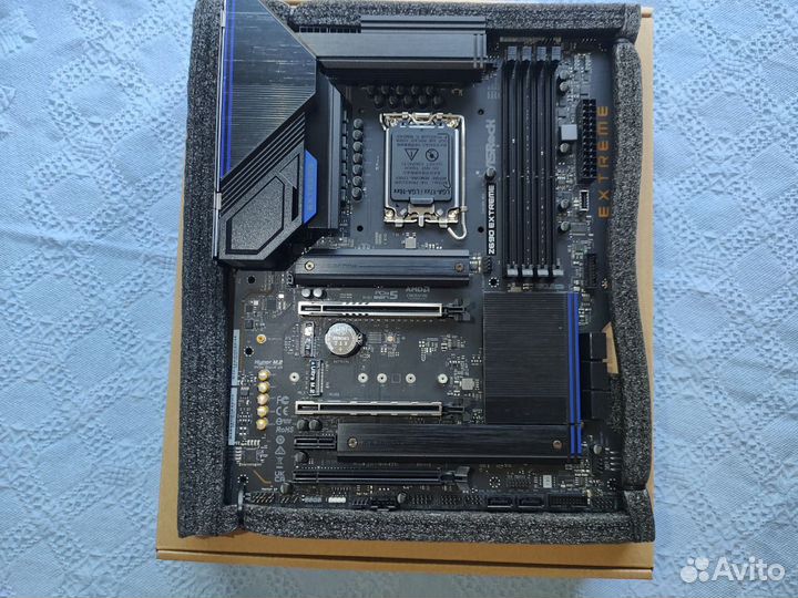 Материнская плата ASRock Z690 Extreme ddr4 новая