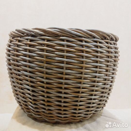 Кашпо из искусственного ротанга