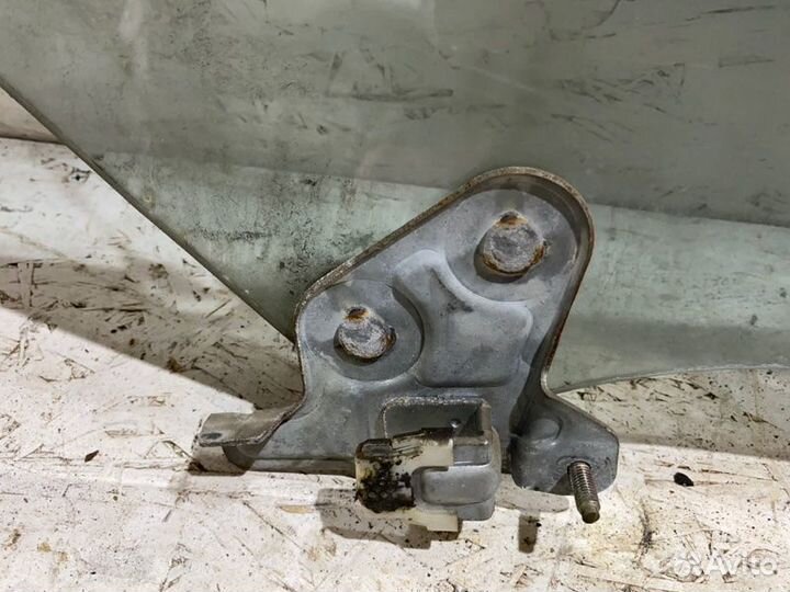 Стекло двери заднее правое Subaru Impreza седан