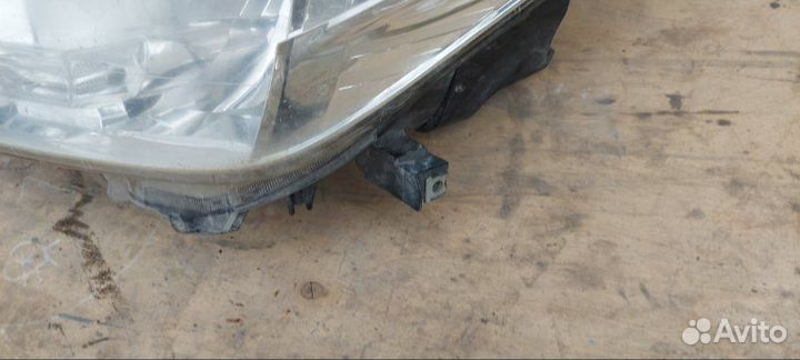 Фара галогеновая передняя левая Toyota Land