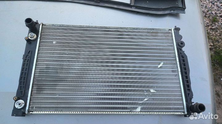 Радиатор основной Audi A6C5 Nissens 60498 0051128