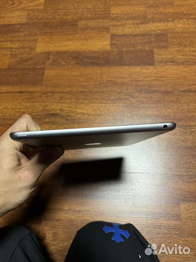 iPad 6th generation 32 gb wi-fi