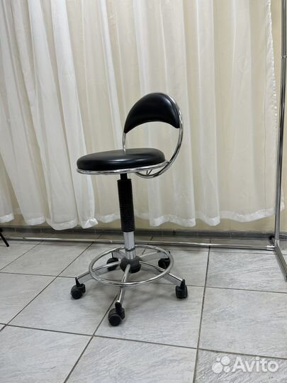 Стул для мастера крутящийся