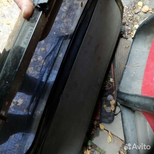 Дверь багажника