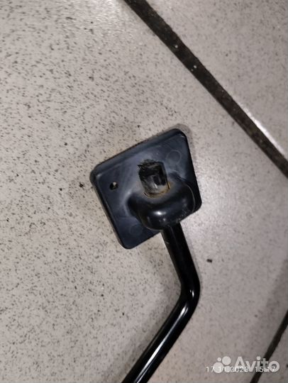 Упор капота Шевроле Круз